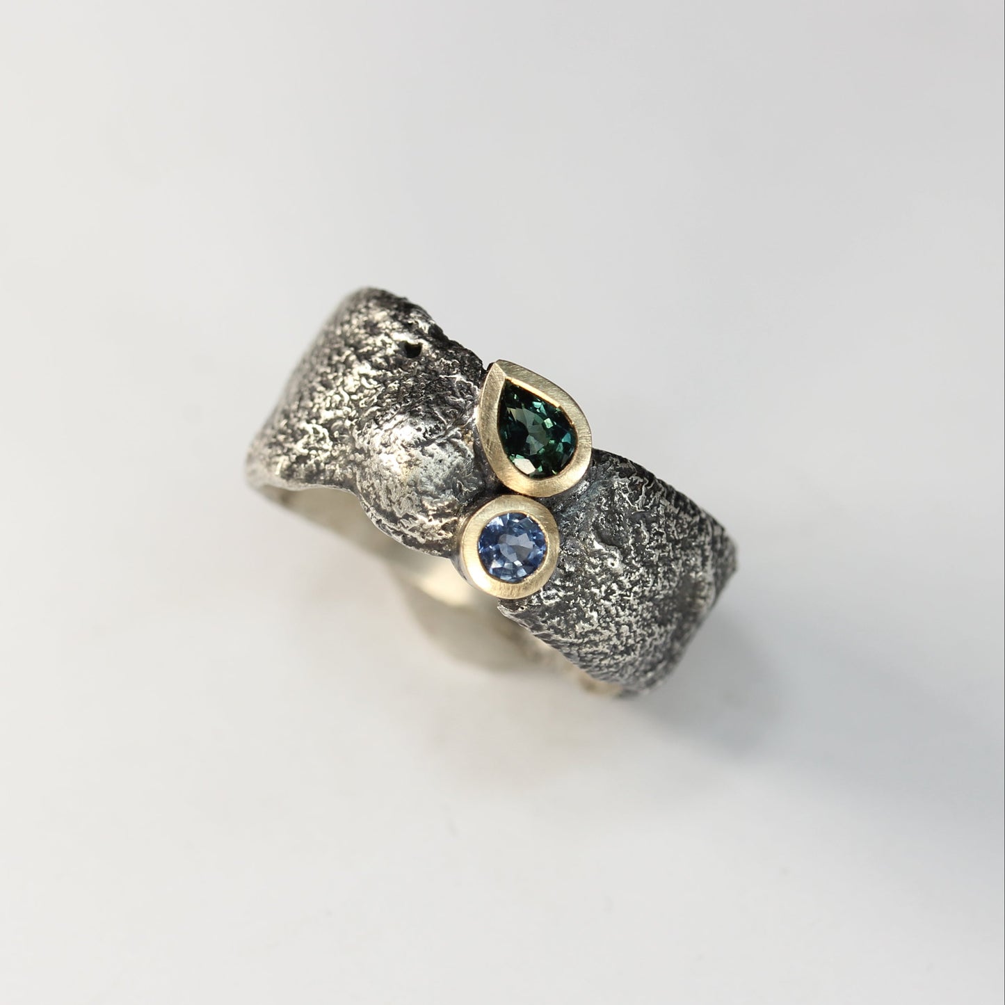 Reticulated Sapphire Band
