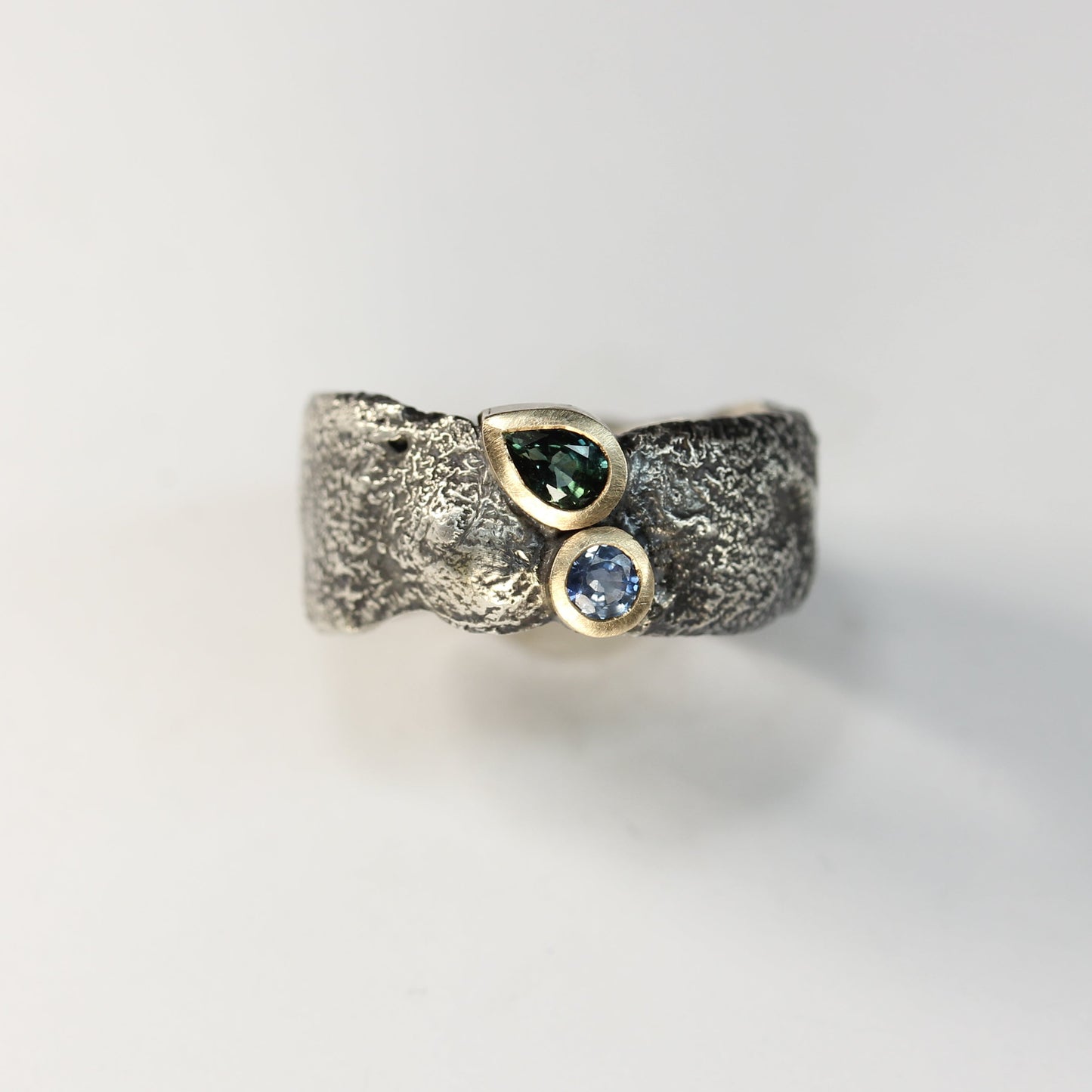 Reticulated Sapphire Band